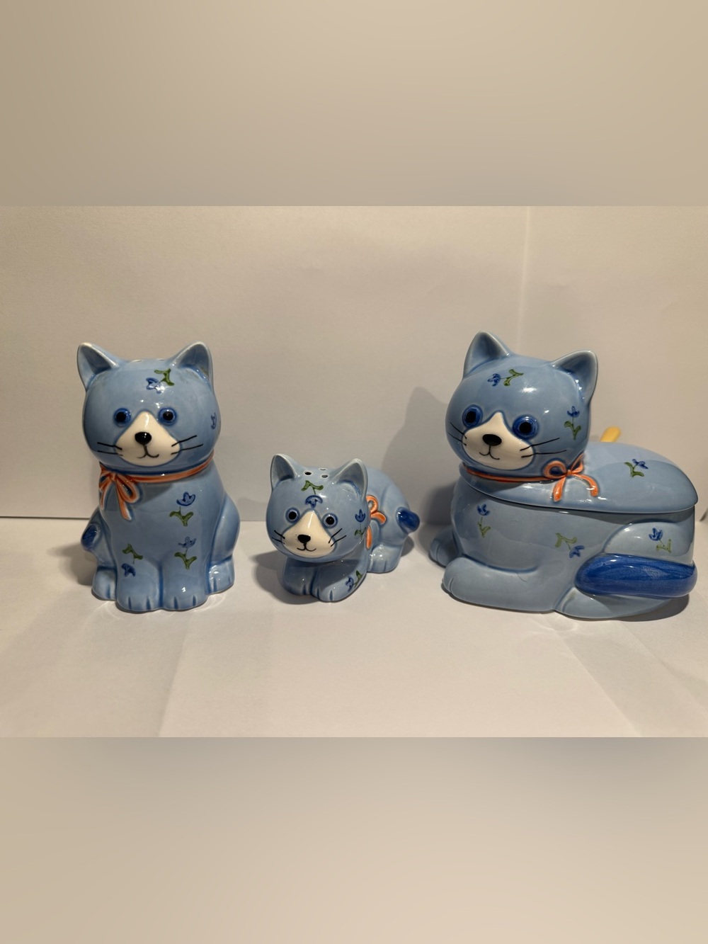 Vintage Otagiri cat salt n pepper shakers with matching sugar bowl.